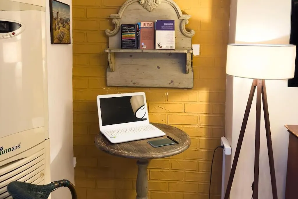 Comfortable Apartment In Istiklal Street Stambuł